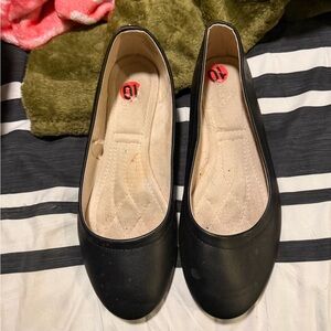 Black Women's Flats